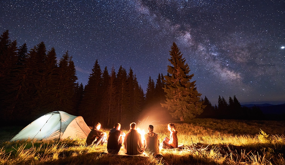 business-group-travel-night-camp